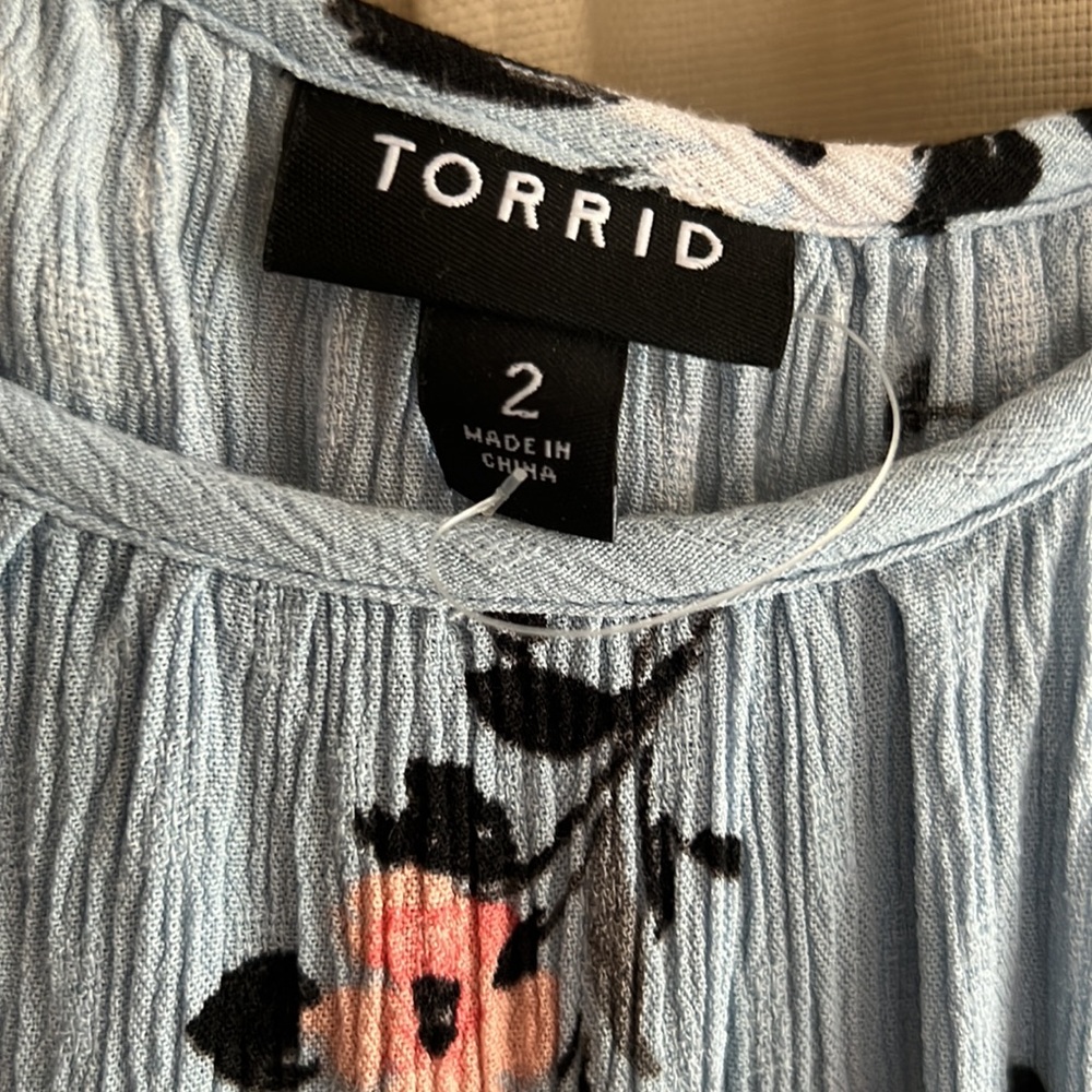 Torrid size 2 floral tank top with adjustable straps - Picture 2 of 3
